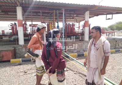 الحوتري يتفقد مصنع أسطوانات الغاز بأبين ويطلب الالتزام بالأسعار