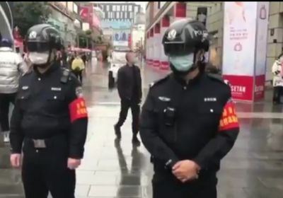 شاهد..الصين تخترع خوذة ذكية للكشف عن "كورونا"