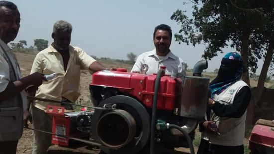 "أدرا" توزع 30 مضخة مياه على مزارعي تبن