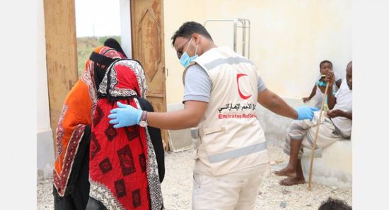 "الهلال الإماراتي" يعالج 100 مريض في بروم ميفع