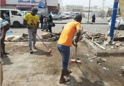 حملة لرفع المخلفات من الشيخ عثمان بعدن (صور)