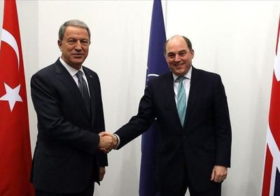 وزيرا الدفاع البريطاني والتركي يزوران الشريط الحدودي بين تركيا وسوريا