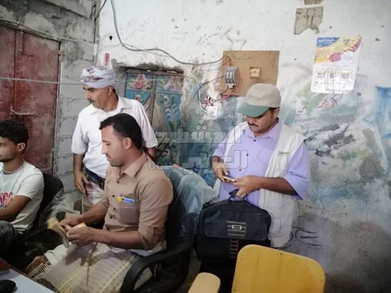 انطلاق صرف الحوالات النقدية الطارئة بردفان (صور)