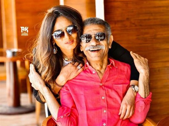 زينة تثير دهشة جمهورها بصورة مع الفنان سيد رجب