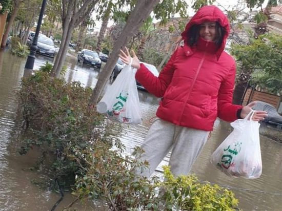 بشرى وسط مياة الأمطار في أحدث ظهور لها (صورة)