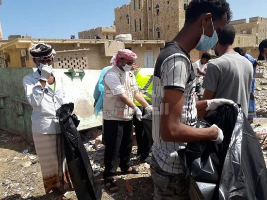 بالصور.. الإمارات ترعى حملة لتجميل شوارع حديبو بسقطرى
