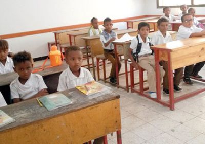 تربية الحوثيين تقرر إغلاق المدارس