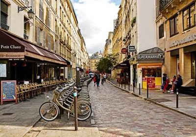  فرنسا تُعلن غلق المقاهي والمطاعم ودور السنيما تحسبًا لكورونا