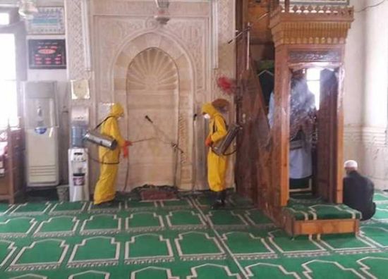 مصر تحظر إقامة العزاء وعقد القران بالمساجد