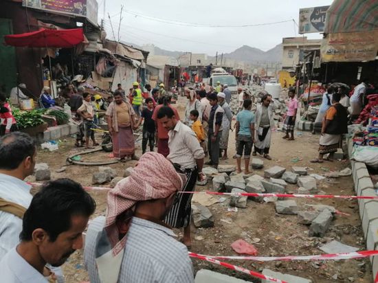 إيقاف رصف شارع السوق بردفان لمخالفة المواصفات (صور)