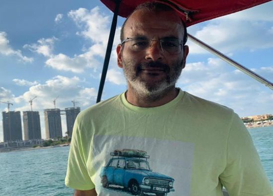 فيروس كورونا يُعيد أيمن بهجت قمر بعد اعتزاله