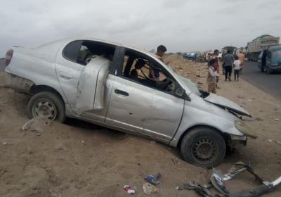 إصابة سائقين في حادث مرروي بلحج