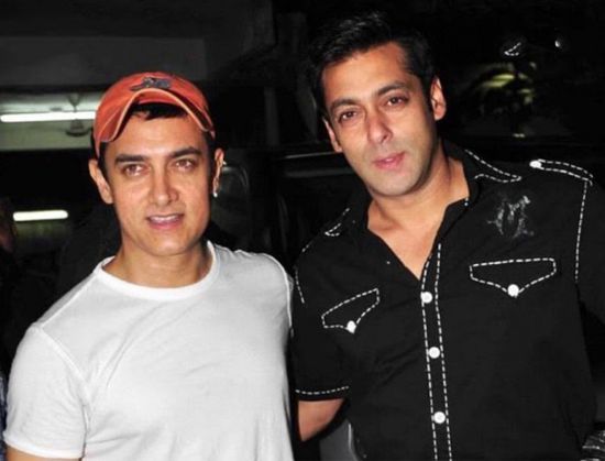 سلمان خان يحتفل بعيد ميلاد صديقه النجم عامر خان