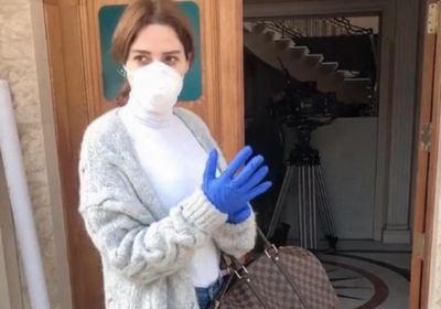 سيرين عبد النور تخضع للتعقيم بسبب كورونا في كواليس مسلسلها "دانتيل"