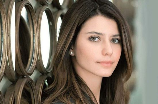 بعد غضب الجمهور.. بيرين سات تضطر لدخول الحجر الصحي