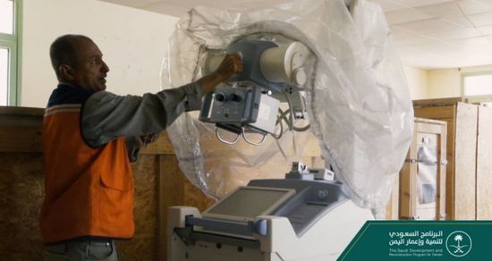 تواصل أعمال تأهيل مستشفى عدن (صور)