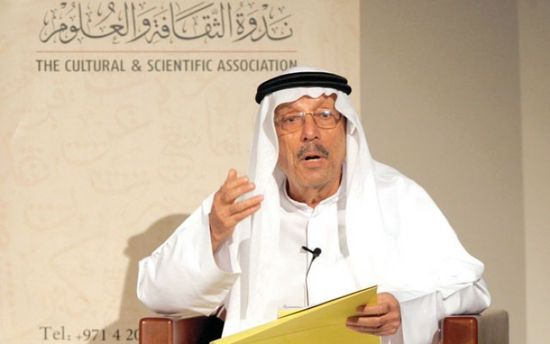 كاتب إماراتي يُطالب دول الخليج بالتصدي لكورونا عمليًا وعلميًا