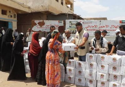 8 آلاف كرتون تمور من "الهلال الإماراتي" لأهالي الحديدة وتعز