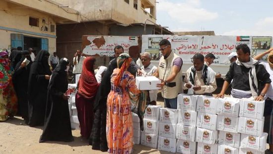 8 آلاف كرتون تمور من "الهلال الإماراتي" لأهالي الحديدة وتعز