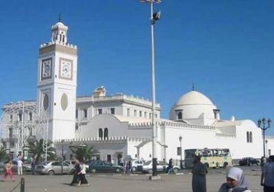 الجزائر تغلق المساجد ودور العبادة تخوفا من كورونا