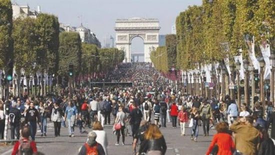 سكان باريس يغادرون العاصمة ويتجهون للريف خوفا من كورونا