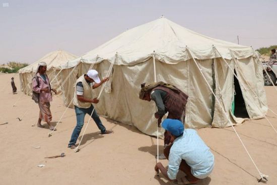 50 أسرة نازحة لمأرب تتلقى مساعدات من "سلمان للإغاثة"