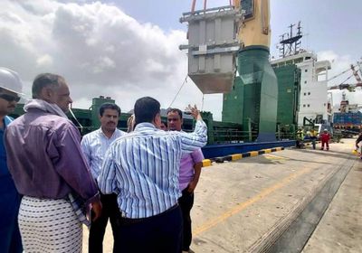 وصول محولات محطة كهرباء عدن الجديدة (صور)