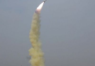 صاروخ حوثي يخلف 4 مصابين في حي السلام بمأرب 