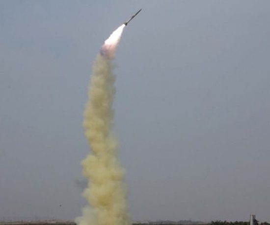 صاروخ حوثي يخلف 4 مصابين في حي السلام بمأرب 