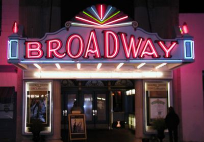 أمريكا تعلق عروض مسارح برودواي بسبب كورونا