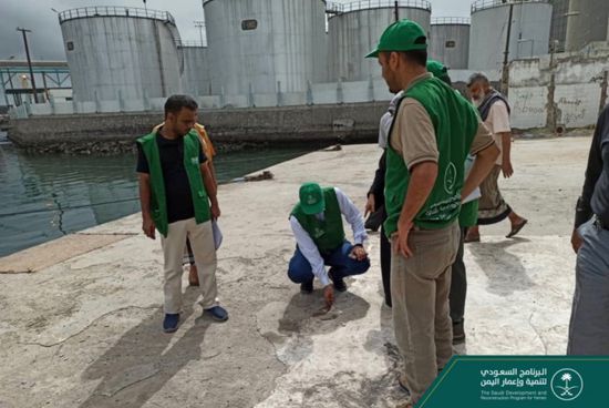 "البرنامج السعودي" يتفقد مركز الإنزال السمكي بالمعلا (صور)