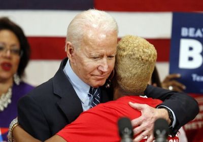 توقعات بفوز بايدن في الانتخابات التمهيدية بولايتي فلوريدا وإلينوي