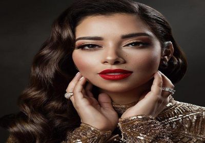 بلقيس تخطف الأنظار بالذهبي في جلسة تصوير جديدة
