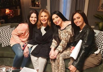 عبير صبري بصحبة يسرا وحلا شيحة في كواليس "دهب عيرة"