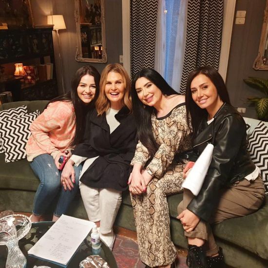 عبير صبري بصحبة يسرا وحلا شيحة في كواليس "دهب عيرة"