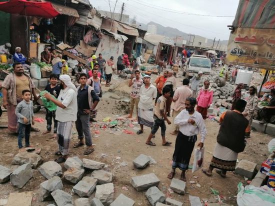 بعد رصد مخالفات.. استئناف تطوير حي السوق بردفان