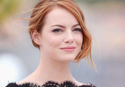 بسبب كورونا.. إيما ستون تضطر لتأجيل زفافها