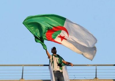 الجزائر تعلن وقف جميع وسائل النقل بين المدن والولايات