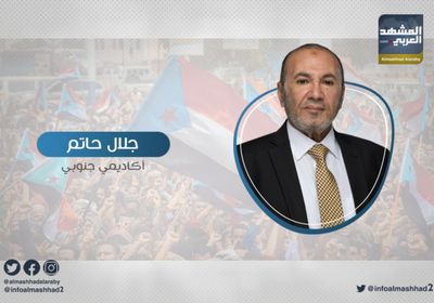 حاتم يتساءل: هل تريد الشرعية تكرار السيناريو الإخواني بسوريا على الجنوب؟