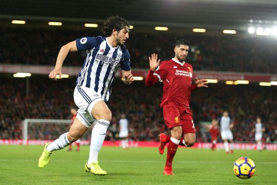 حجازي يشارك في تحدي المناديل بالحجر المنزلي