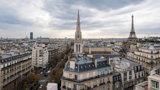  باريس تعلن حظر تجول كامل في الفترة الليلية