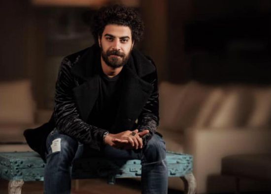 محمد وزيري يطرح برومو أولى أغانيه "وأنا معاك"