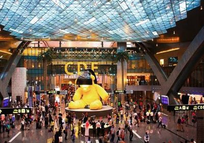 سياسي سعودي: مطار حمد الدولي بقطر تحول لسجن