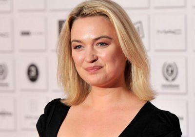 صوفيا مايلز تعلن وفاة والدها بسبب فيروس كورونا