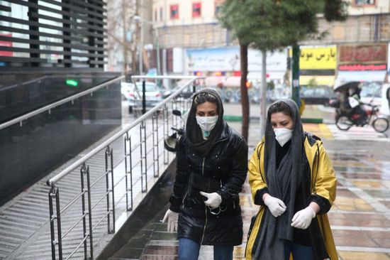 صحفي يُعلن إصابة إعلامية بالتلفزيون الإيراني بفيروس كورونا