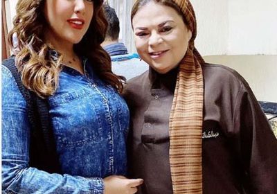 نرمين ماهر بصحبة ماجدة زكي في كواليس مسلسل "قوت القلوب"