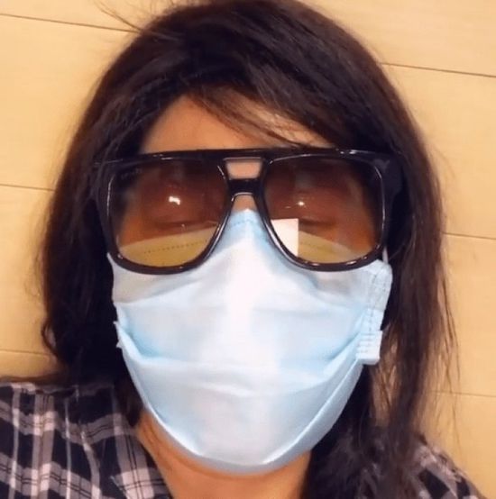 فيفي عبده ناصحة جمهورها بعدم الخروج من المنزل :الوضع خطير