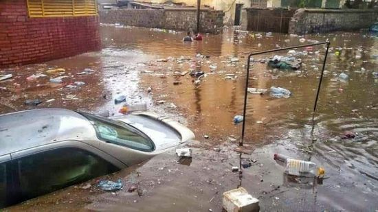 السيول تجرف المنازل والسيارات في العاصمة عدن ومديرياتها (صور)