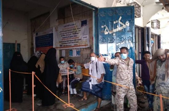 توعية مستفيدي منح "الغذاء العالمي" في ردفان بكورونا