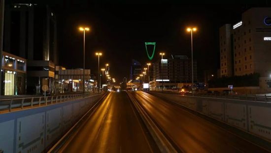 السعودية تغلق 13 منطقة وتحظر التجول في 3 مدن